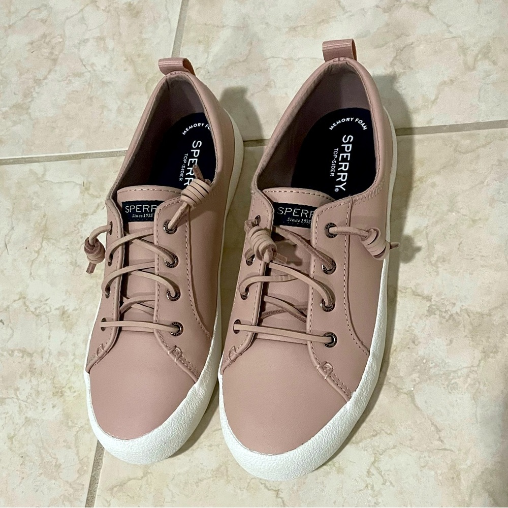 Women’s size 9 rose crest vibe sperry shoe.  New w/o tags